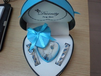 国庆盛典，时尚献礼 深圳市亚迪表业套装礼品手表璀璨登场